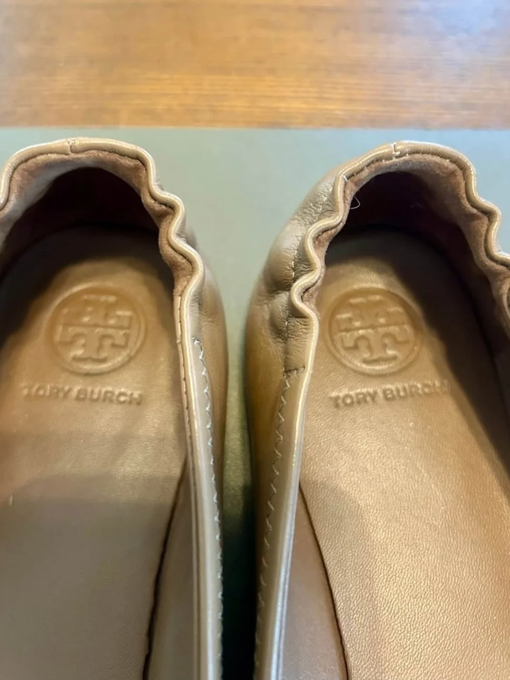 Women's Tan Leather Logo-Embellished Ballet Flats Size 8